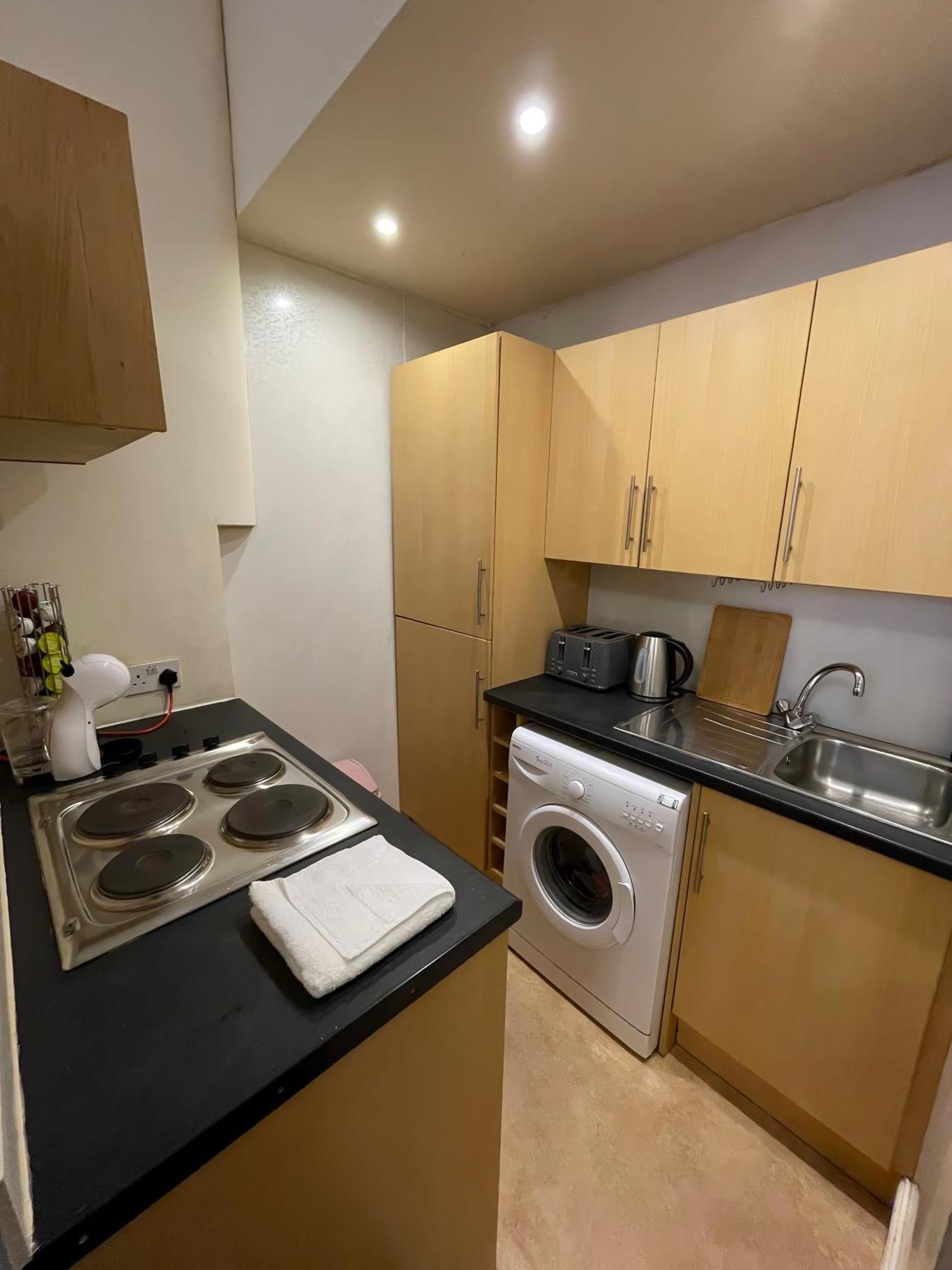 Comfy 2 Bedroom Flat Near Edinburgh City Center エクステリア 写真